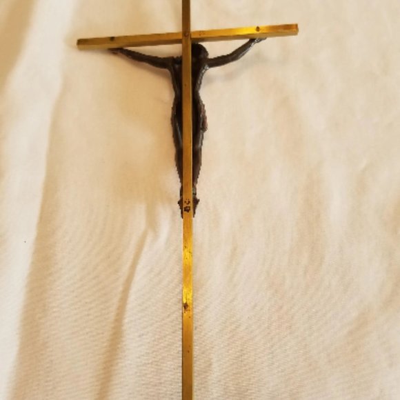 Vintage Crucifix Cross Jesus Christ Cast Metal with Holy Water - Picture 3 of 6